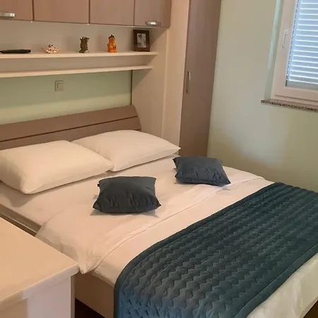 Διαμέρισμα With Balcony And 1 Krk Town